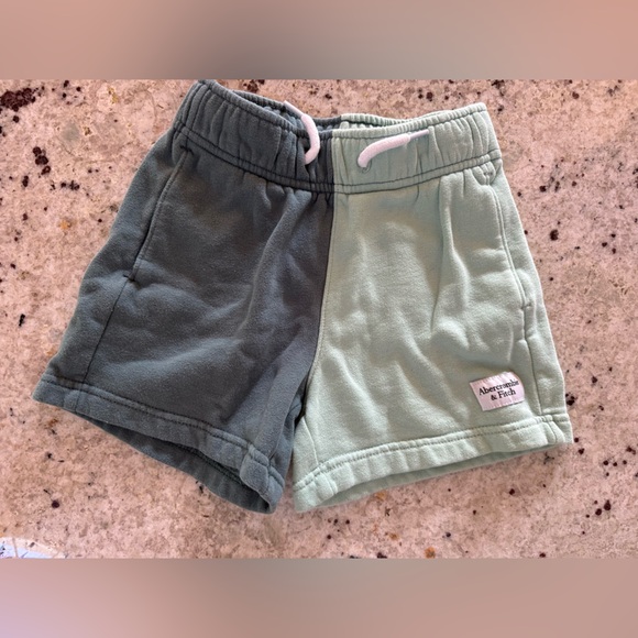 Abercrombie Kids Two-Tone Green Shorts - Picture 1 of 1